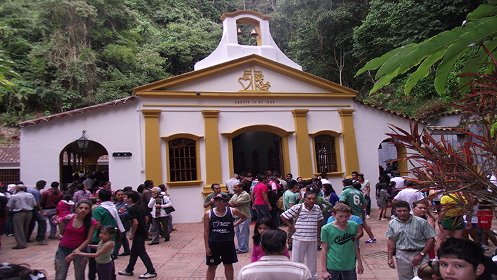 Antes de la pandemia miles de feligreses procedentes de diferentes rincones del país subían hasta el santuario a venerar a la virgen morena de las gracias de la Torcoroma.