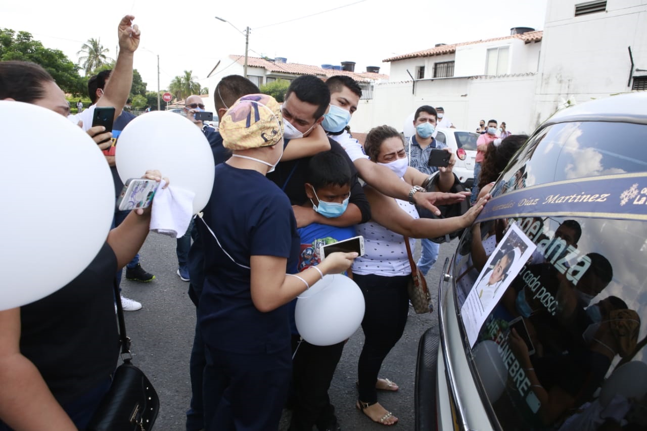 Así fue la despedida de la enfermera Cindy Díaz. / Foto: Juan Pablo Cohen