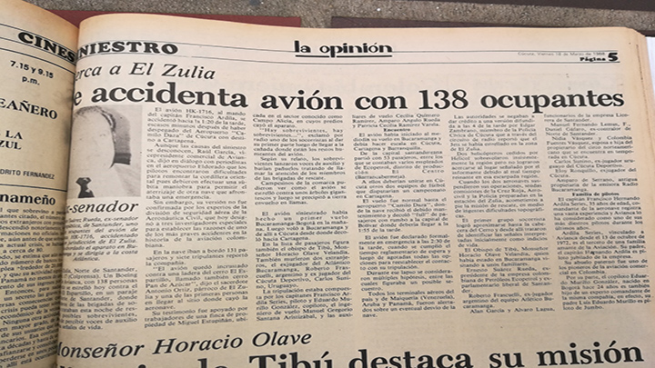 Un total de 138 ocupantes (ningun sobreviviente) se encontraban abordo del avión.