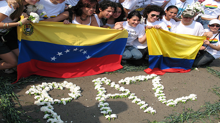 El concierto buscaba reafirmar el mensaje antibelicista de que los colombianos, venezolanos y ecuatorianos son hermanos sudamericanos, independientemente de la relación que exista entre la orientación política de los gobiernos de turno