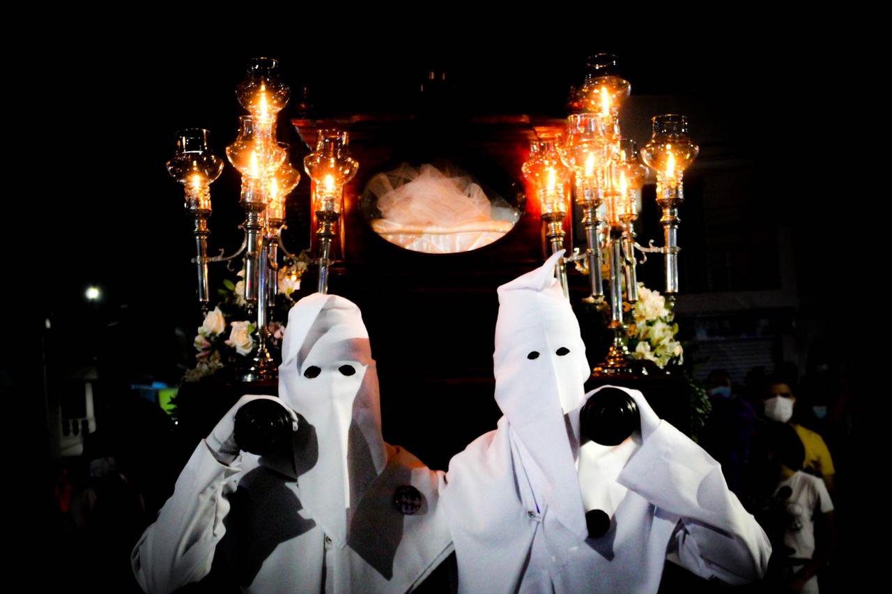 Las procesiones se hicieron con los trajes de la época.