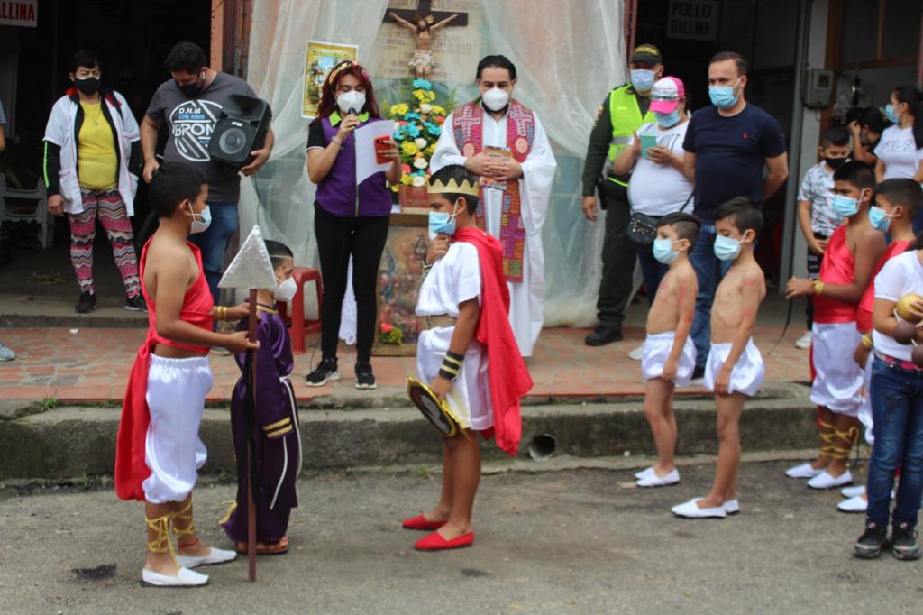 Cada esquina del municipio se convirtió en el escenario perfecto para estos actos.