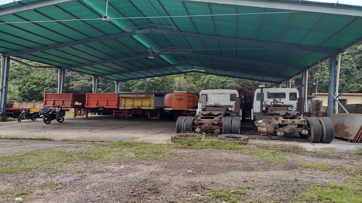 En 2015, la empresa familiar de los Rosales movilizaba 70 gandolas que tras el intempestivo cierre de los puentes, quedaron paralizadas.