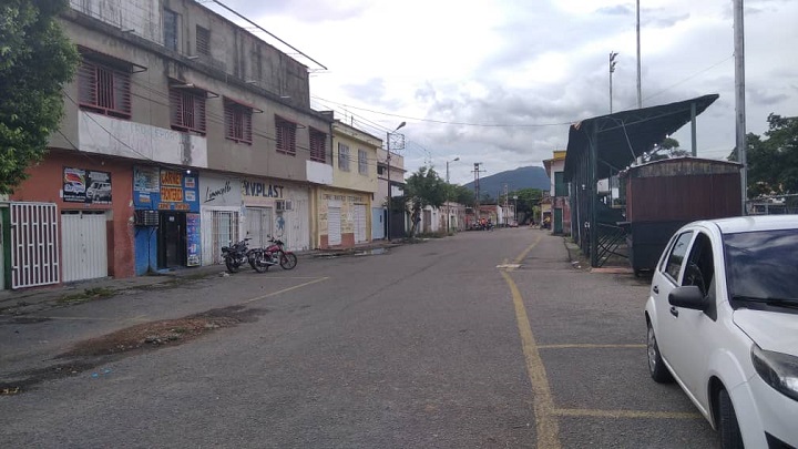 El cierre de los puentes internacionales ha paralizado la economía de la frontera venezolana.