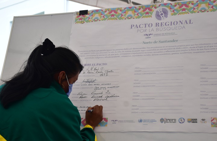 Representantes de las comunidades indígenas del departamento estuvieron presentes en el acto y se sumaron a la iniciativa. /Foto Pablo Castillo-La Opinión