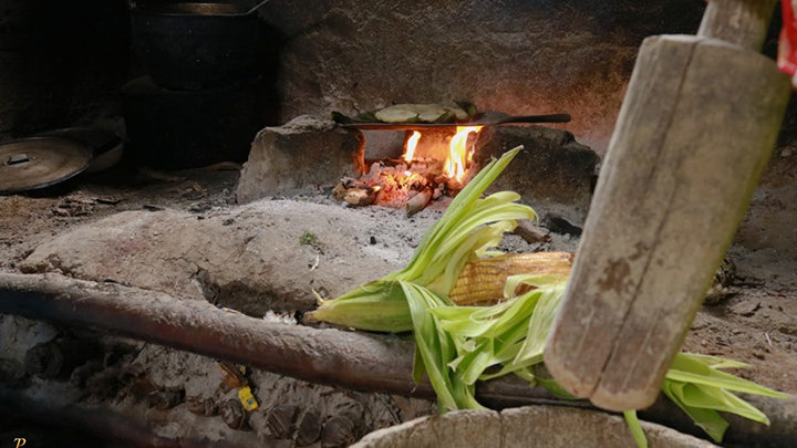 Ahora, a la vuelta de la esquina se encuentran fábricas de arepas, pero de una manera tecnificada. En la foto, los elementos propios para la preparación.