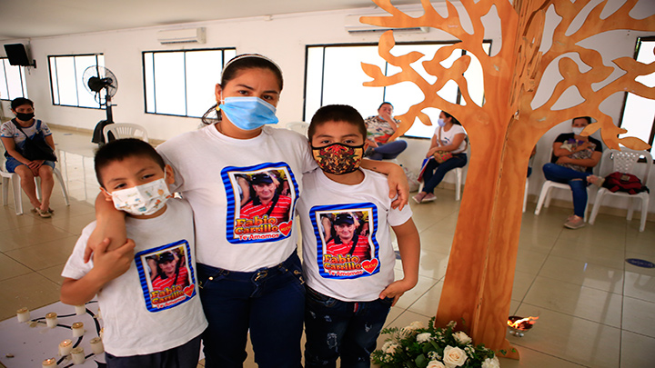 Seres queridos y familias que sufren este hecho victimizante. 