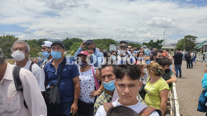 El libre tránsito es una de las peticiones de quienes deben atravesar entre Colombia y Venezuela para abastecerse de alimentos y otras necesidades básicas. 