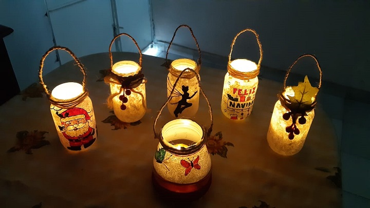 Ya tienen disponibles los faroles de navidad. / Foto: La Opinión 