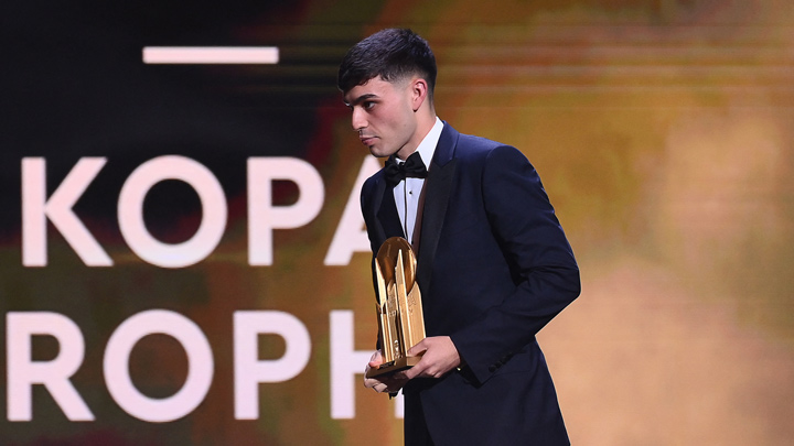 Pedri, mejor jugador joven del 2021 