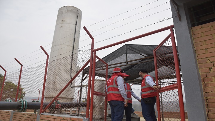 La antorcha de quema del biogás. / Foto: Pablo Castillo / La Opinión 