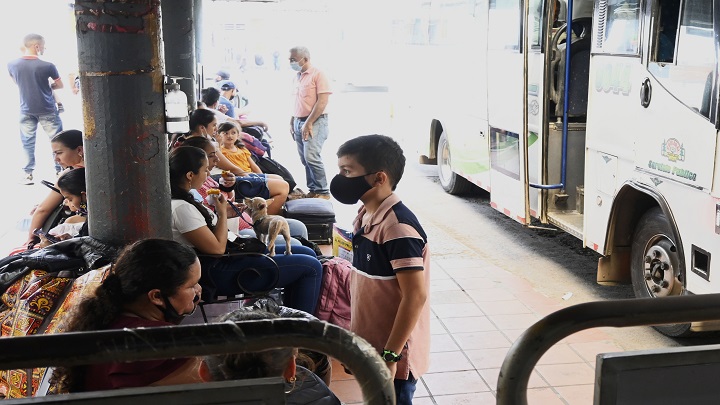 Piden a los viajeros estar siempre pendientes de su equipaje. / Foto: Jorge Gutiérrez / La Opinión 