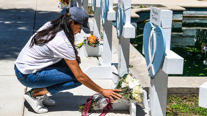 El autor de la masacre en Uvalde, Texas, anunció en Facebook que iba a atacar una escuela