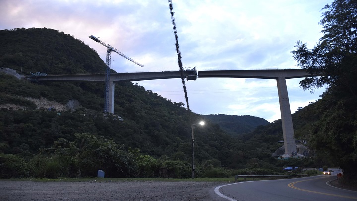 El puente tiene 385 metros de longitud y lo convierte en el más extenso de todo el proyecto. / Foto: Pablo Castillo / La Opinión 