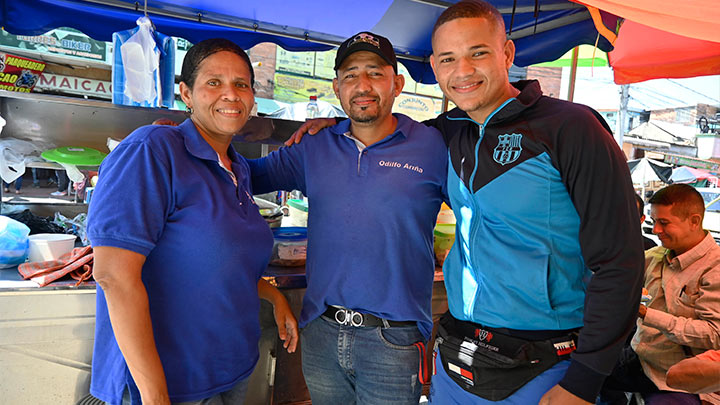 Una familia liderada por un pastor ayuda a que en Cúcuta todavía se pueda almorzar económicamente.