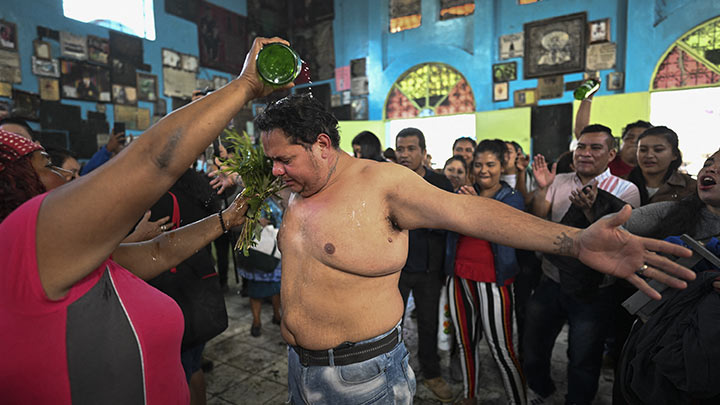 El culto en este poblado es resultado del sincretismo religioso entre costumbres cristianas e indígenas./Foto: AFP