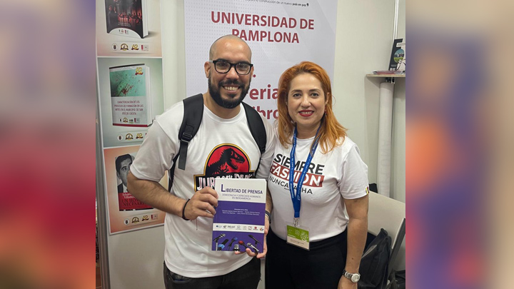 La docente Caterine Mojica acompaña la delegación de Unipamplona.