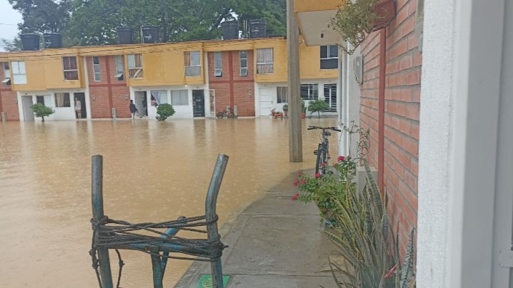 Conjunto Cerrado Altagracia, totalmente inundado. 