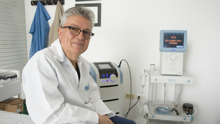 Está certificado por la Sociedad Colombiana de Ondas de Choque en Medicina