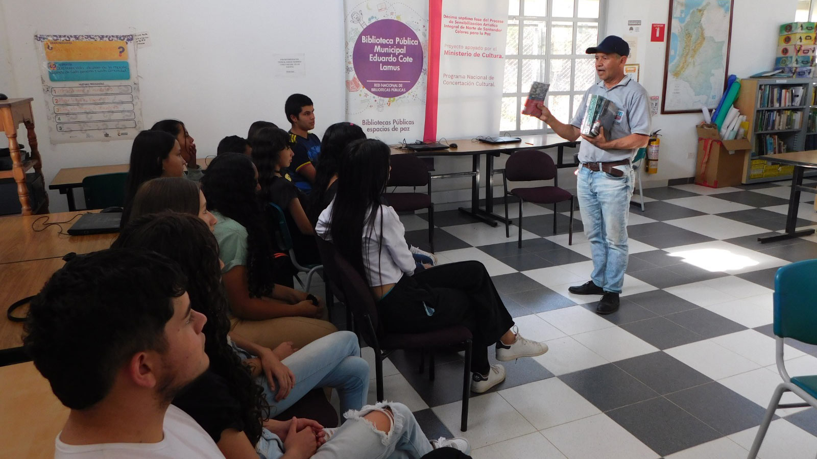 Luis Ernesto Granados, bibliotecario finalista en el Sello Anual de Buenas Prácticas de mediación de Lecturas