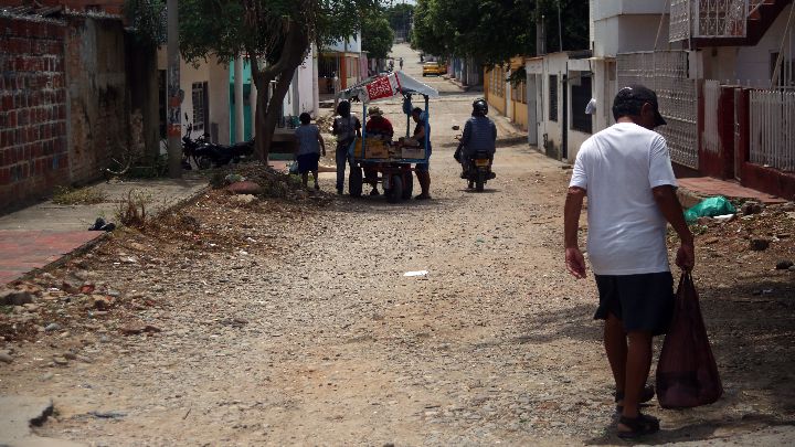 La mayoría de vías que conectan el barrio se encuentran en mal estado./ Foto: Carlos Ramírez.