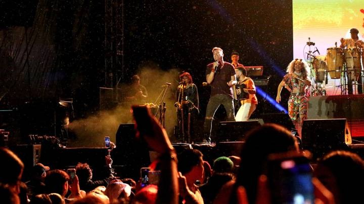 El repertorio de Carlos Vives, variado y lleno de vida, incluyó desde vallenato hasta joropo. 