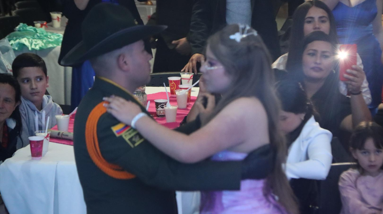 Las quinceañeras tuvieron por edecanes a los carabineros de Norte de Santander.