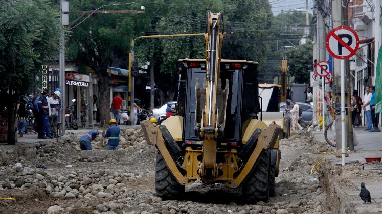 Maquinaria para reposición de acueducto