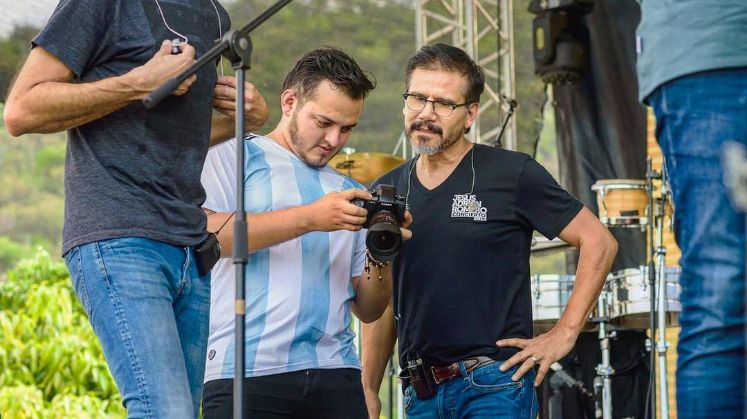 El cantante de música cristiana Jesús Adrian Romero también fue filmado por el nortesantandereano. 