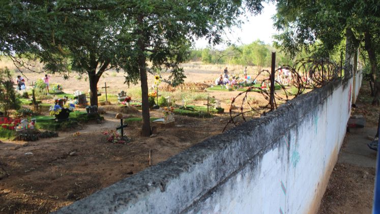 Cementerio emana malos olores por desbordamientos de aguas negras, pero también por cuerpos mal enterrados, afirmó la comunidad