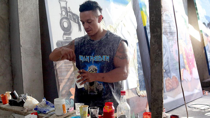 El artista hace de la aerografía su lenguaje. 