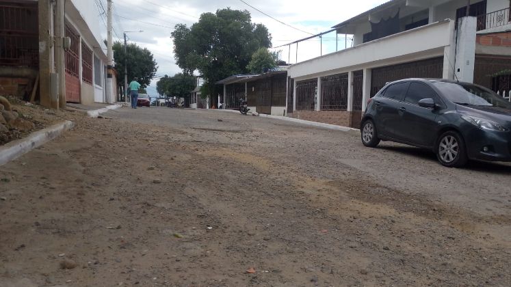 El deterioro de la malla vial es uno de los problemas en el barrio Aniversario