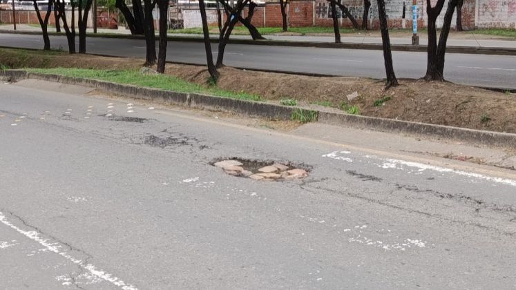 Dos pronunciados huecos hay en la avenida Sevilla