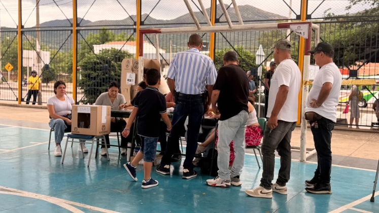 Puesto de votación en escuela de Pisarreal, Los Patios