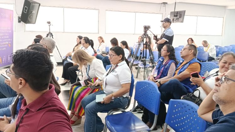 El encuentro reunió a representantes del sector educativo, gobiernos locales, organizaciones sociales, cooperación internacional, docentes y actores comunitarios