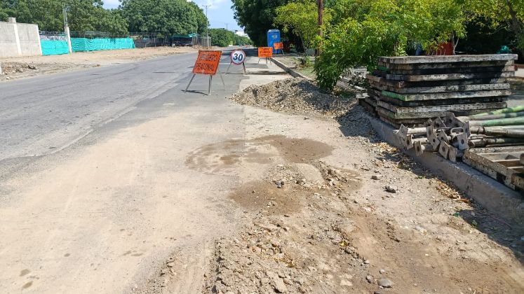 La obra que se llevó a cabo en la Avenida del Río consistió en la ampliación de un colector de aguas residuales