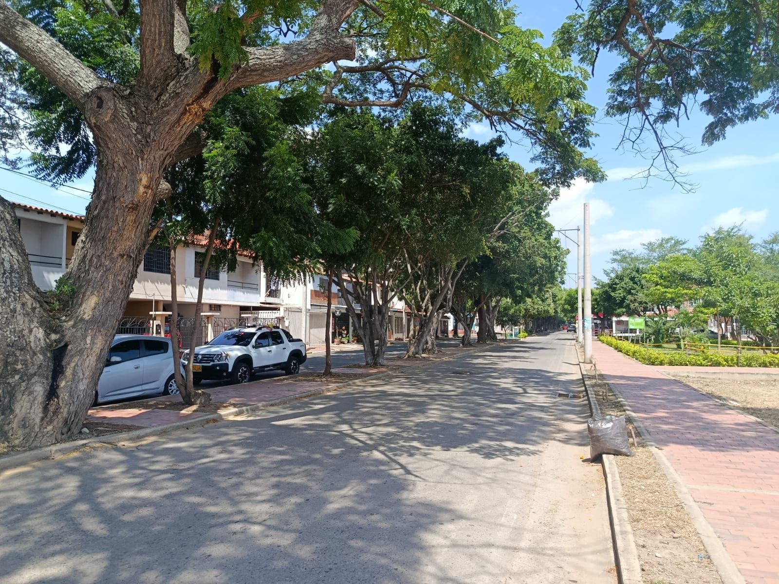 Los trancones llevaban a que varios conductores se desviaran por el barrio Niza