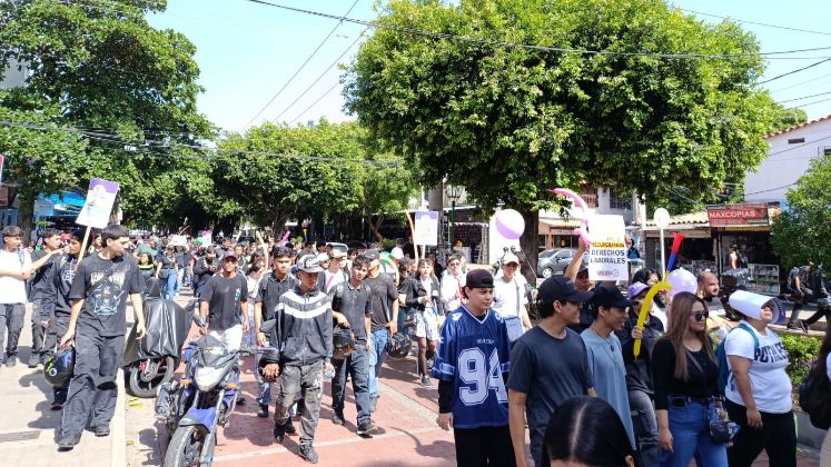 la Central Unitaria de Trabajadores aseguró que con la reforma laboral se ven beneficiados alrededor de 400 mil estudiantes del SENA en Colombia