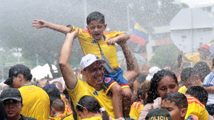 Familias enteras protagonizaron una mañana marcada por el ambiente festivo y el orgullo patrio.