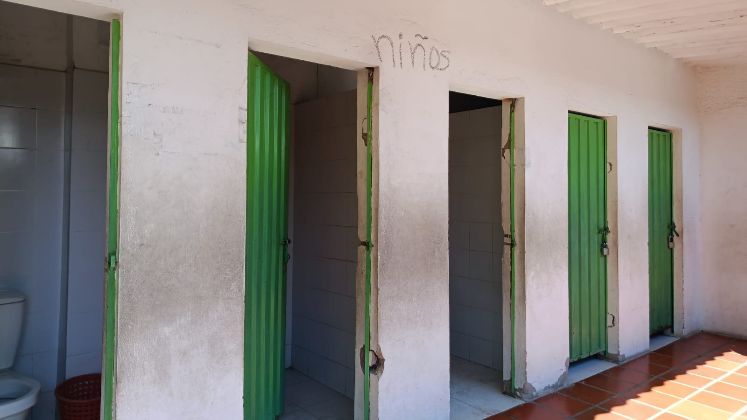 El deterioro en los baños también causa inconformidad entre la población.