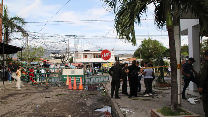 La explosión causó graves daños en la infraestructura.