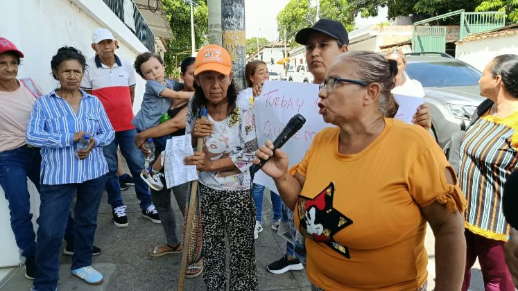 El miércoles les llegó el agua a los habitantes de Turbay Ayala, pero solo por un día, luego de tres meses de espera.