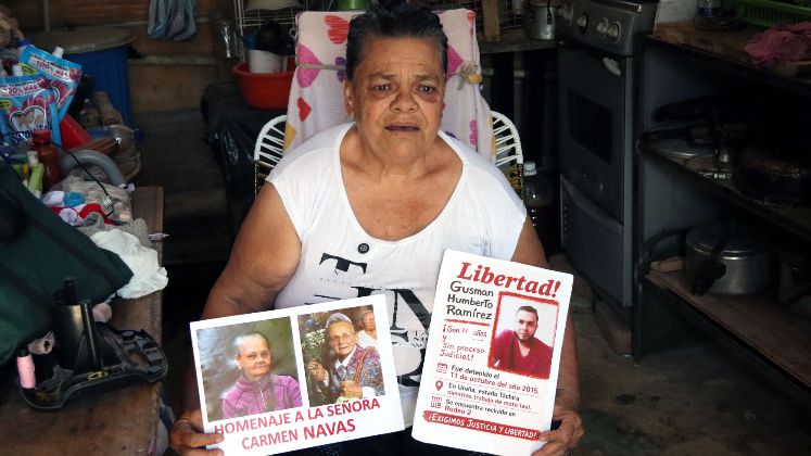 Miriam insiste en que seguirá buscando a Gusmán. No quiere que el tiempo se agote antes de volver a abrazarlo. Fotos: Carlos Ramírez / La Opinión 