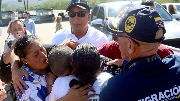 Aunque algunos detenidos recuperaron la libertad en 2025, otras familias siguen esperando noticias. Fotos: Carlos Ramírez / La Opinión 