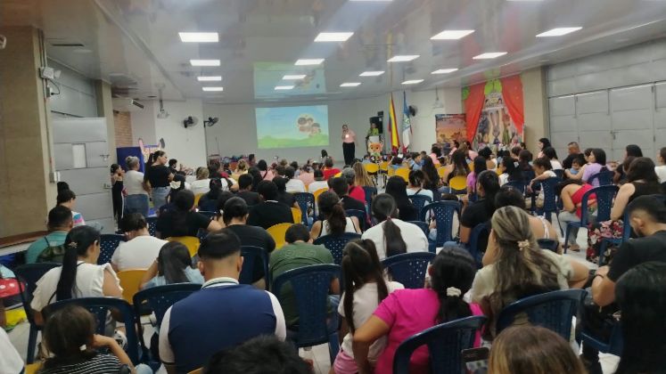 Más de 200 personas estuvieron en el foro.