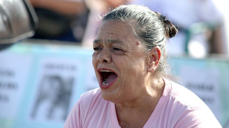 Miriam espera que las gestiones de las autoridades permitan conocer la situación de Gusmán. Fotos: Carlos Ramírez / La Opinión 