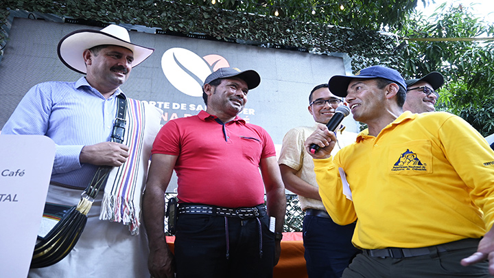 60 empresarios participaron en la muestra comercial.