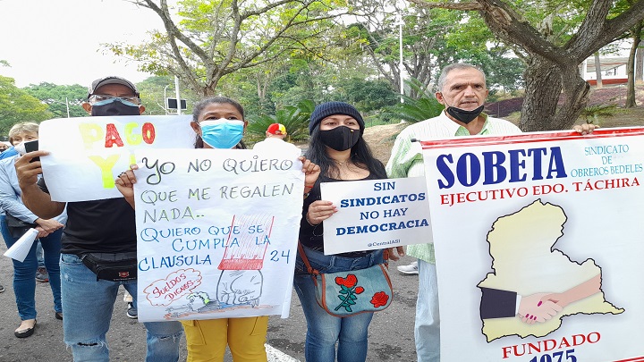  Bedeles piden que cumplan con las cláusulas de la contratación colectiva. / Foto: Anggy Polanco / La Opinión