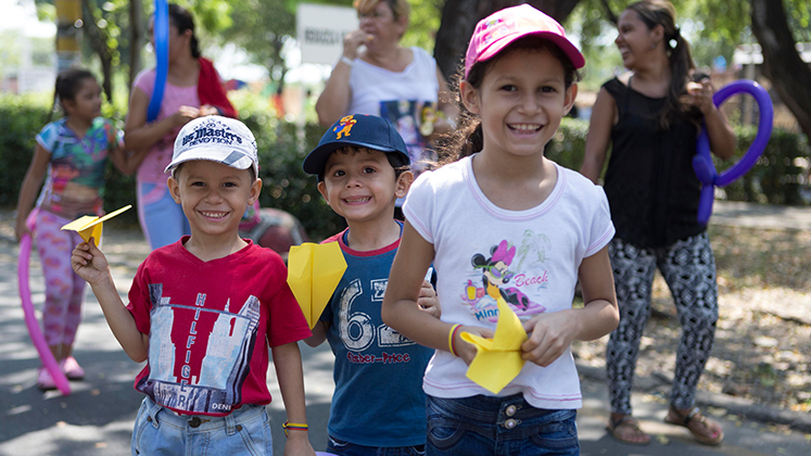 Niños y niñas