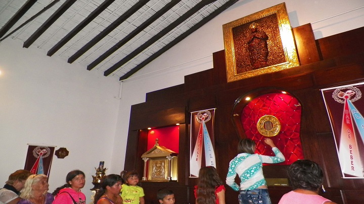  En el santuario del agua de la virgen se venera con inmenso fervor religioso la imagen de la virgen morena.  